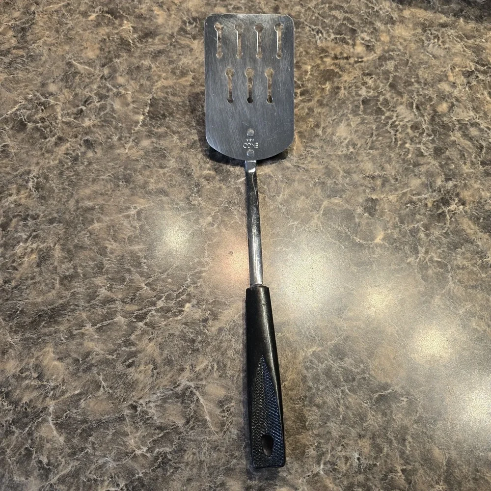VINTAGE EKCO SLOTTED KEYHOLE SPATULA FLIPPER TURNER CHROME‎ BLACK HANDLE USA